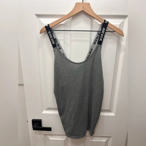 Nike criss cross back tank - Picture 2 of 4